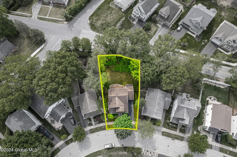 2nd image of 46 Horseshoe Drive