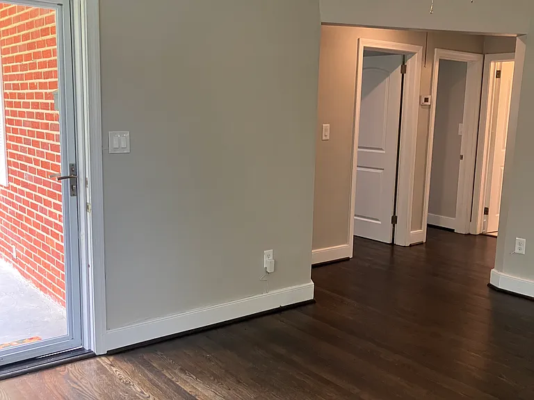 915 Hampton Rd — Photo 4