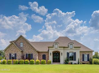 7920 Greenfield Dr, Meridian, MS 39305