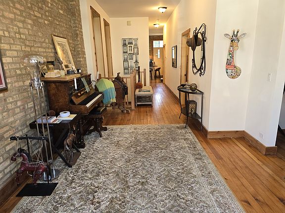 2nd image of 1527 W Augusta Blvd #1