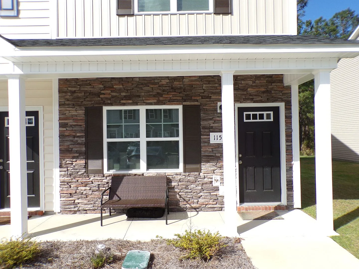 Two Bedroom Two and Half Bathroom End Unit Townhome Close to Camp Lejeune! — Photo 2