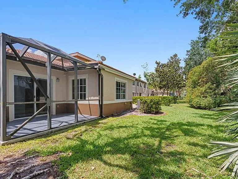 6685 Old Farm Trl — Photo 14