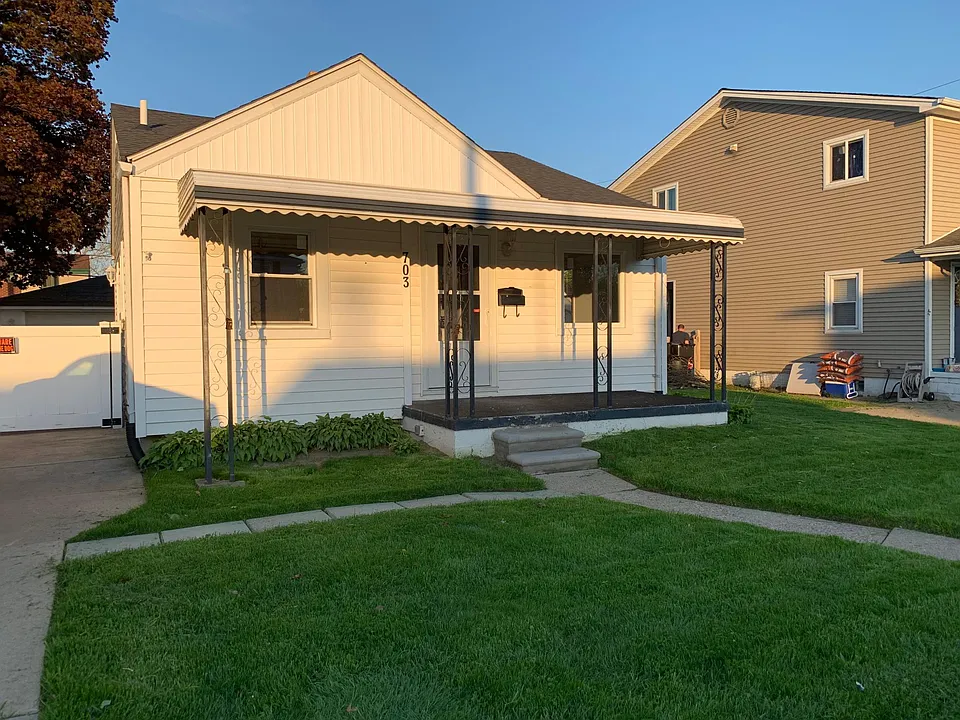 703 Cora St