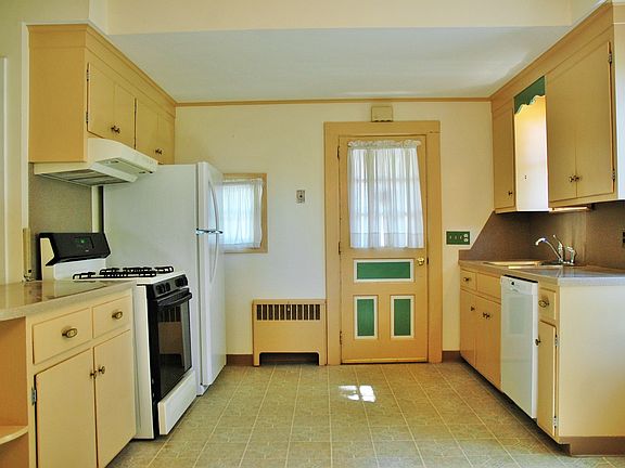 Kitchen w/ Dishwasher + Gas Stove