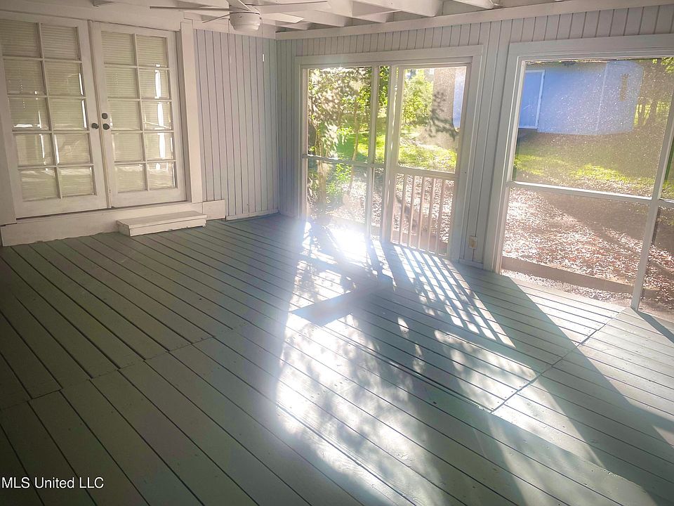 2nd image of 1435 Wilhurst St