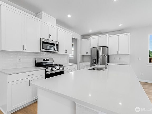 3rd image of 3313 SE 12TH Avenue