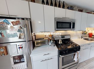 13 Pleasant St #2T, Cambridge, MA 02139