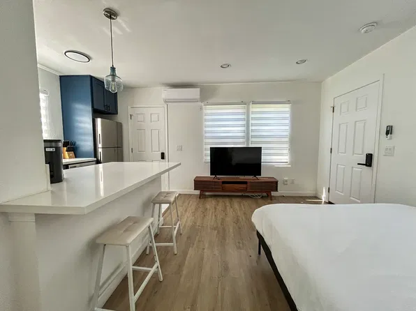 1704-1732 N Sierra Bonita Ave, Pasadena, CA