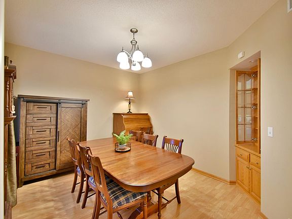 3rd image of 902 Wildflower Ln