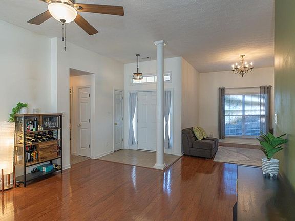 5th image of 616 Castlebrook Dr