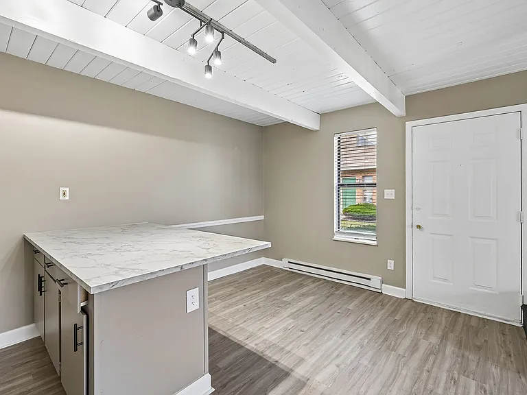 Abbington Village Apartments — Photo 17