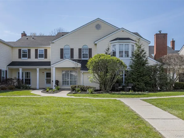 142 Villagegreen Court, Warwick, NY 10990