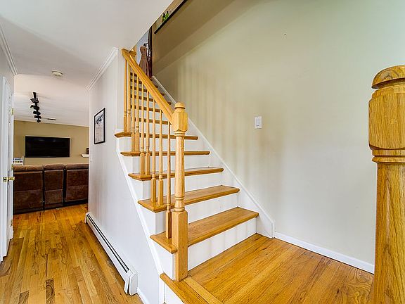 4th image of 502 Cornwell Ave