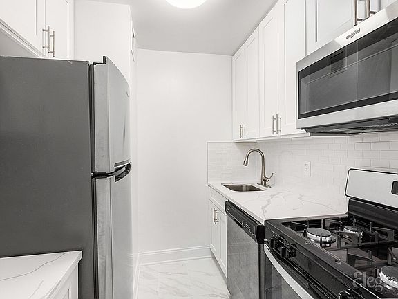 3rd image of 301 E 45th St APT 17C