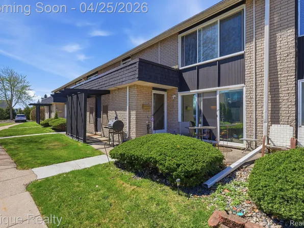 8727 Kennedy Cir Unit 4, Warren, MI 48093