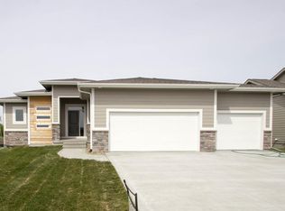 1806 NW Beechwood St, Ankeny, IA 50023