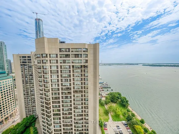 65 Harbour Sq Unit 3403, Toronto, ON M5J 2L4