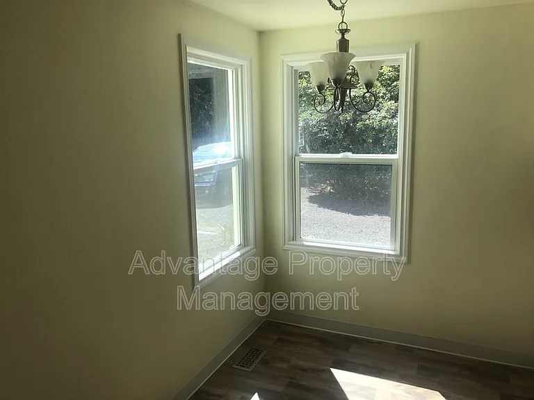 615 SE Atwood Ave — Photo 3