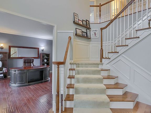 5th image of 718 Seth Dr