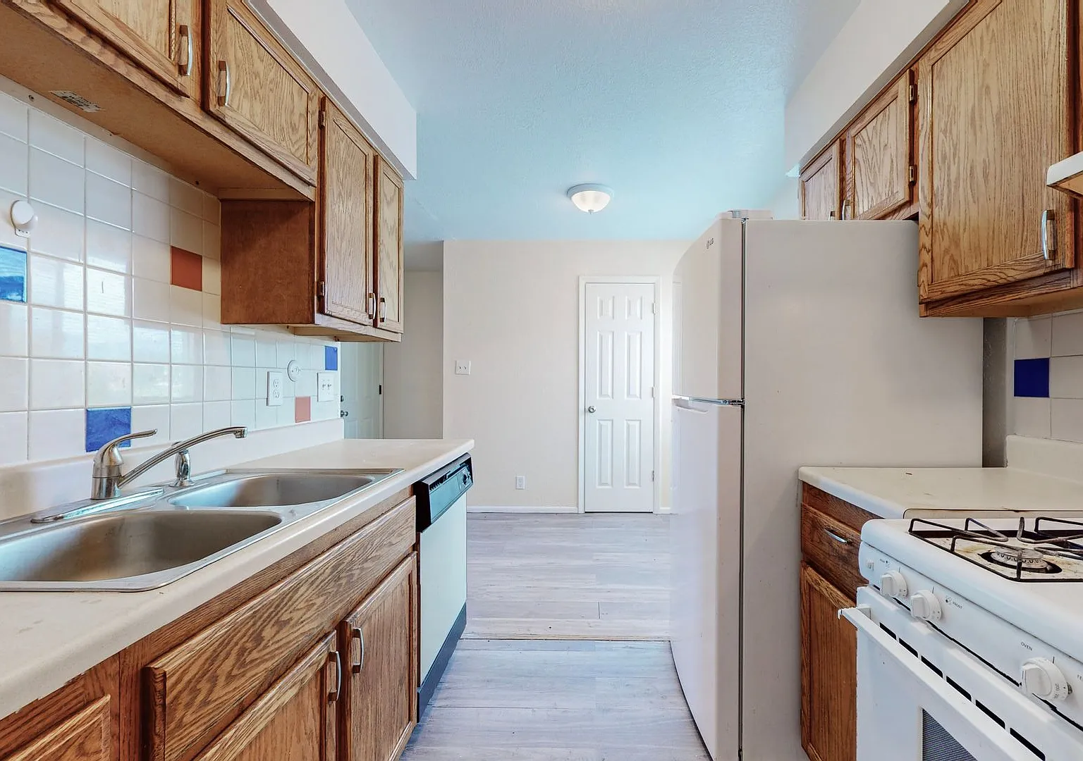 8000 Grand Avenue NE — Photo 4