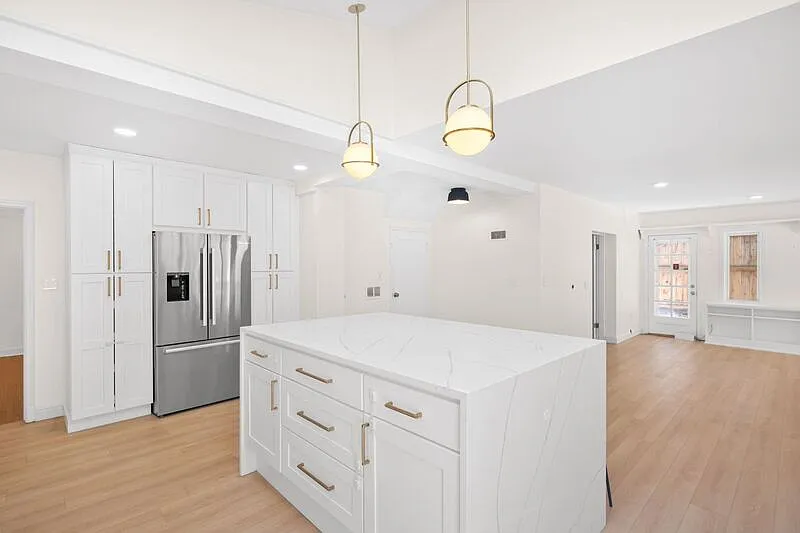 4 bed, 5.0 bath, 2970 sqft, $4,995 — Photo 4
