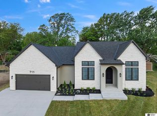 711 Yearling Ct, Lincoln, NE 68520
