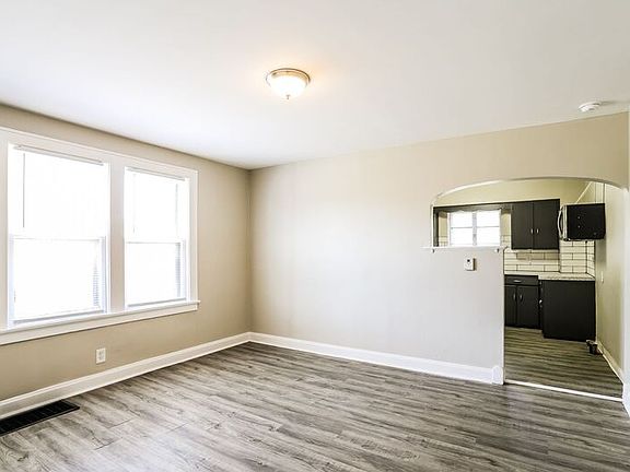 5th image of 732-734 E Deshler Ave Unit 732
