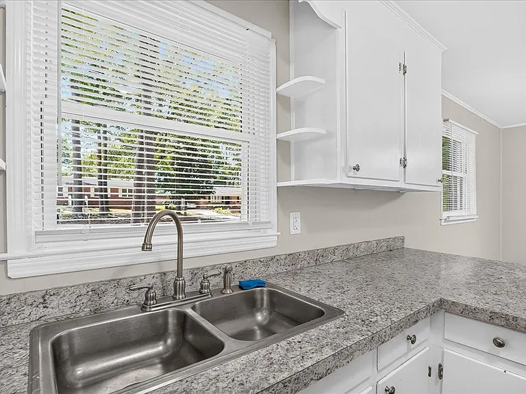 1512 Lynne Ave — Photo 12