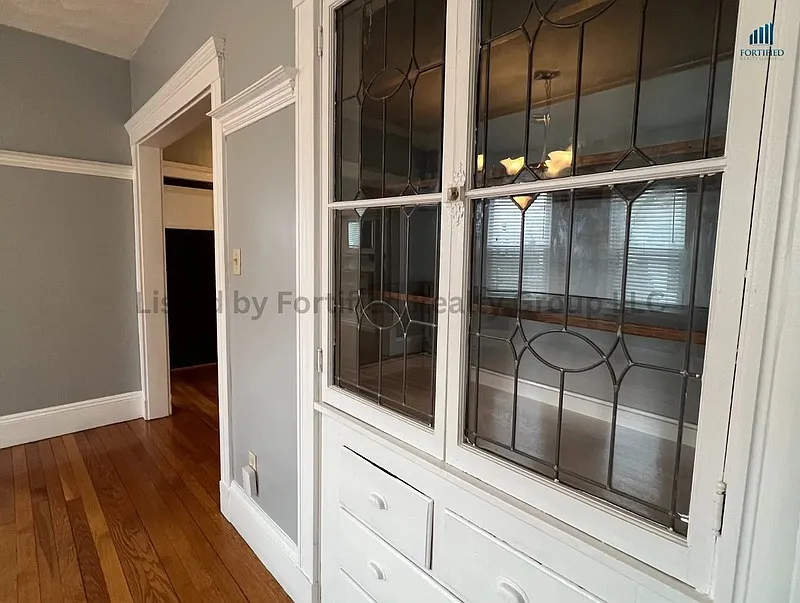 142 Washington St — Photo 3