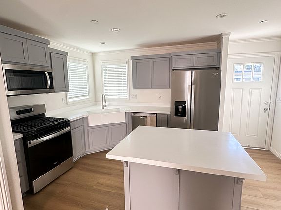 3rd image of 1132 Olive St