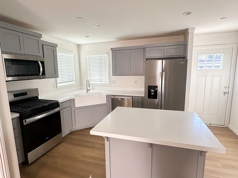 1132 Olive St — Photo 3