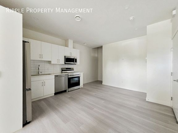 4th image of 2108 Home Rd NW Unit 3B