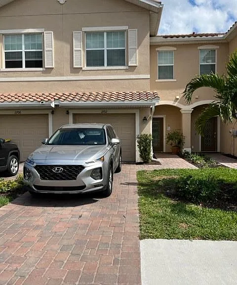 2702 Citrus St — Photo 1