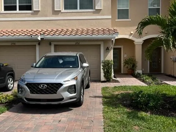 2702 Citrus St, Naples, FL 34120