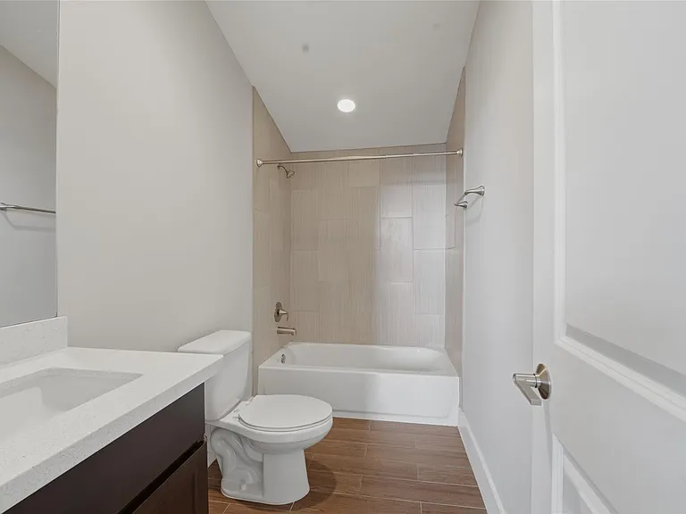 1420 Wilson St — Photo 3