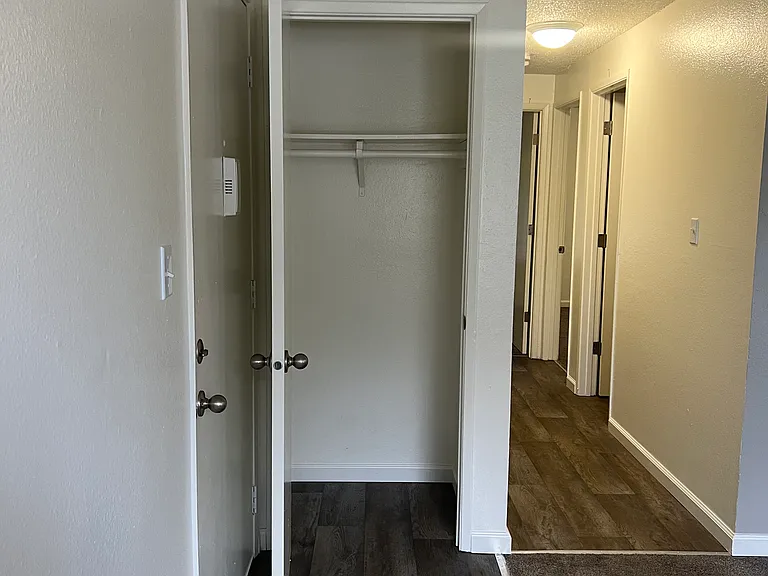 Sunset Ridge Apartments — Photo 21
