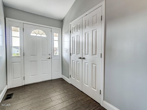 4th image of 3750 Malibu Dr