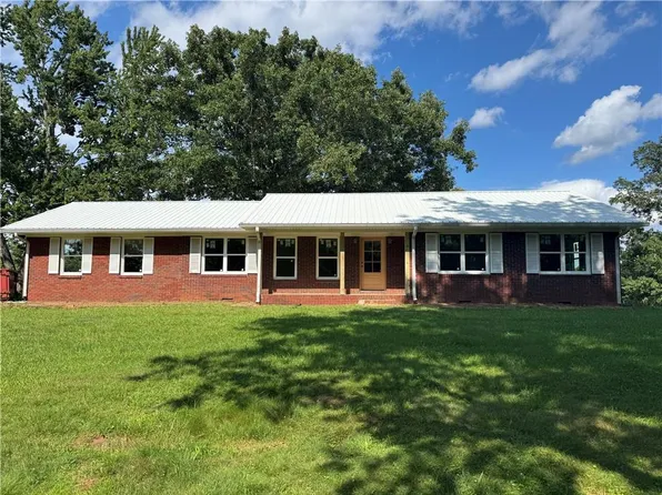 1049 Ben Higgins Rd, Dahlonega, GA 30533