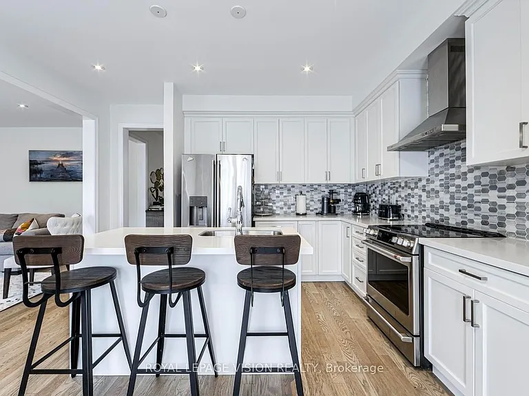 33 Bremner St #MAIN — Photo 18