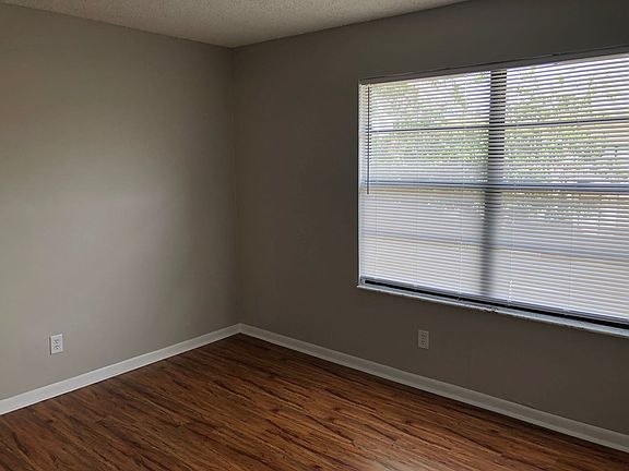 5th image of 5145 Breckenridge Pl APT 33