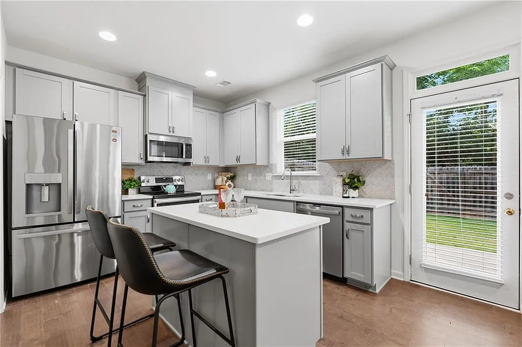3 bed, 2.5 bath, 1742 sqft, $2,250 — Photo 1