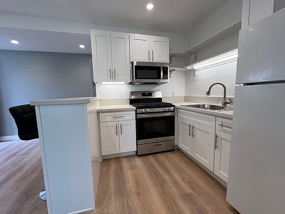 5th image of 1666 Stoddard Ave