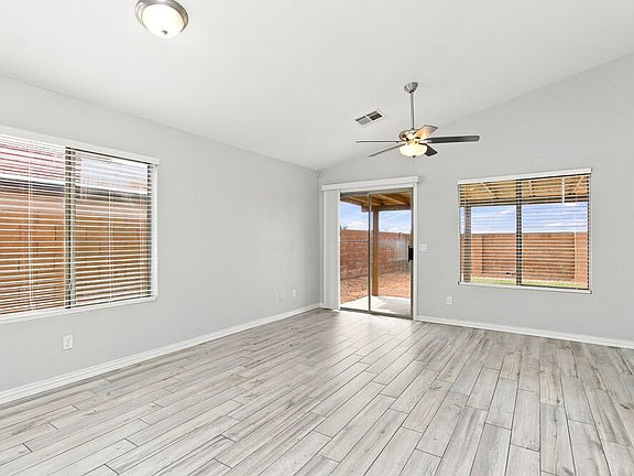 5th image of 953 E Greenlee Ave