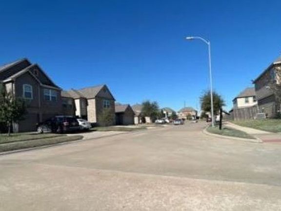 Exterior Neighborhood (street photo)