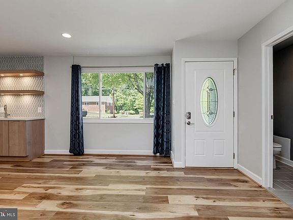 2nd image of 7415 Jervis St