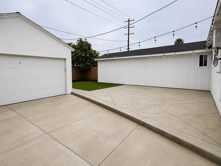 3224 Channel Dr — Photo 2
