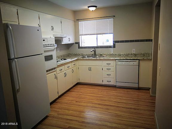 3rd image of 10825 W Connecticut Ave