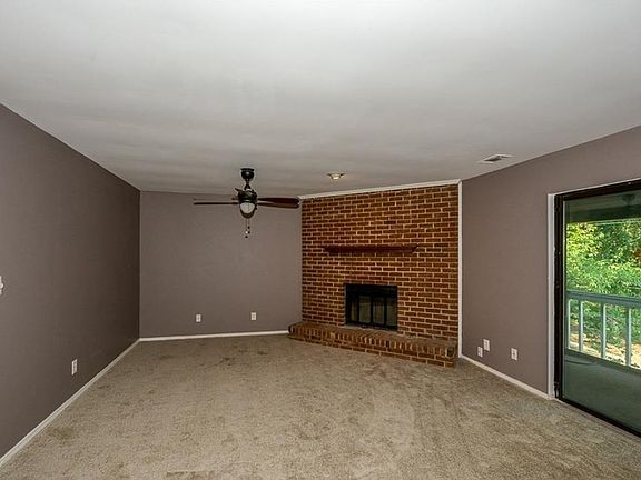 5th image of 2238 Surrey Ct