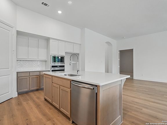 3rd image of 270 Lacey Oak