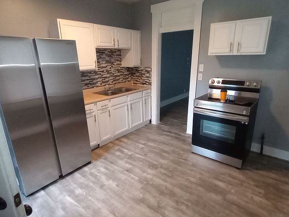 5th image of 818-820 Ross Ave